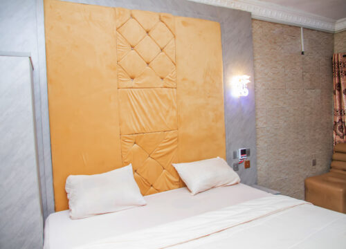 Royal Room I
